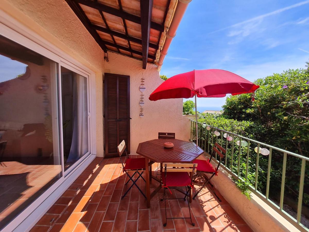 Bel Appartement Renove, Avec Terrasse Et Piscine La Croix-Valmer Bagian luar foto