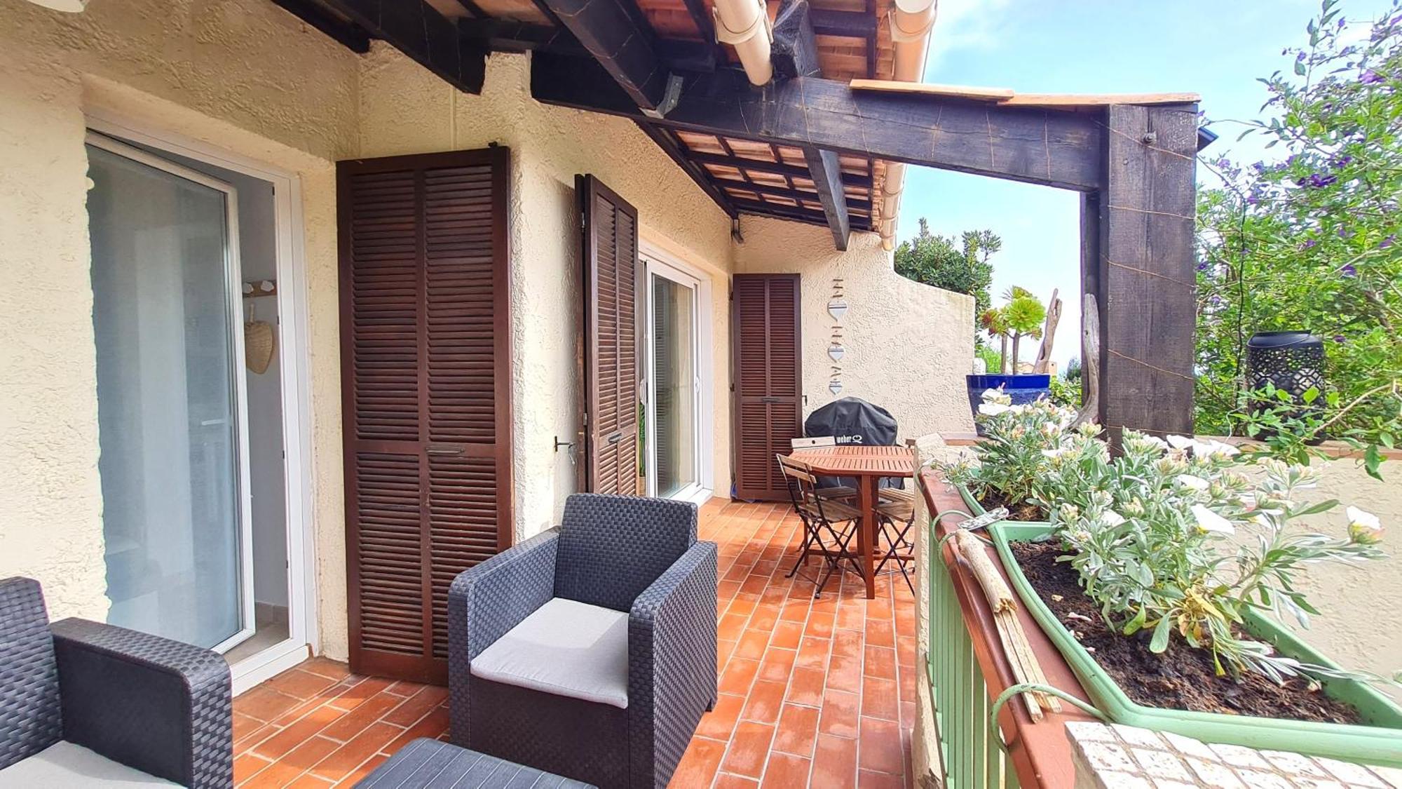 Bel Appartement Renove, Avec Terrasse Et Piscine La Croix-Valmer Bagian luar foto